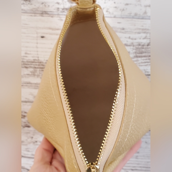 Pyramid-shaped Wristlet - Picture 4 of 12